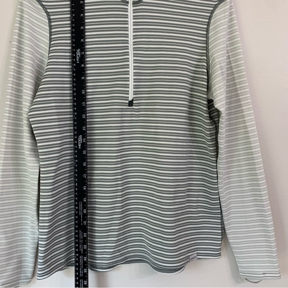 Patagonia Grey & White Stripe Capilene 3
Midweight Layer Quarter Zip Pullover L - Picture 7 of 9